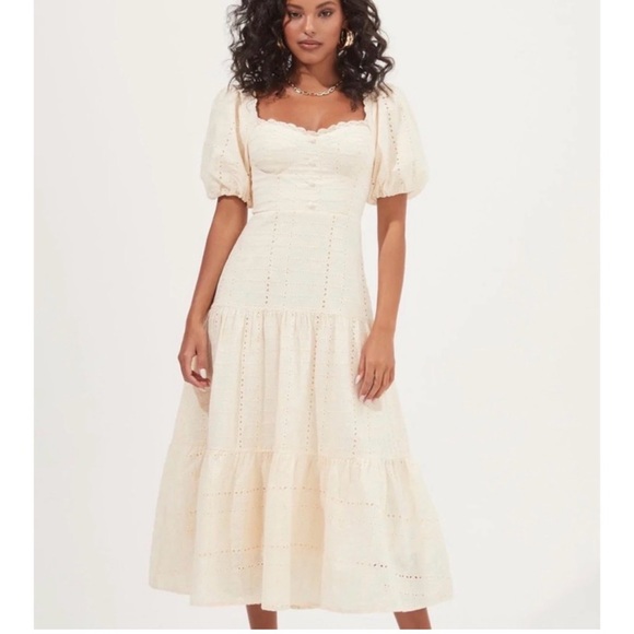 Astr Dresses & Skirts - ASTR Women’s Ivory Eyelet Midi Dress Puff Sleeve. Size M